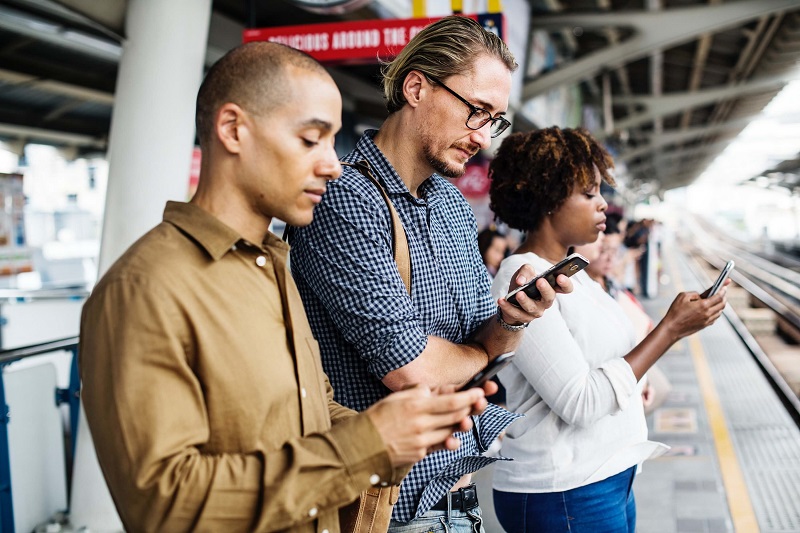 marketing, people on phones